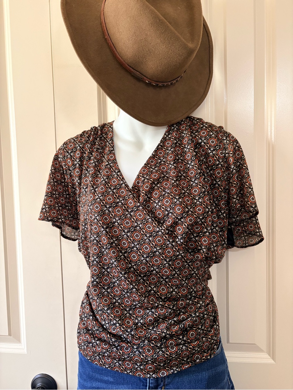 Women’s Autumn Brown Printed Short-Sleeve Wrap Top, size 2X
